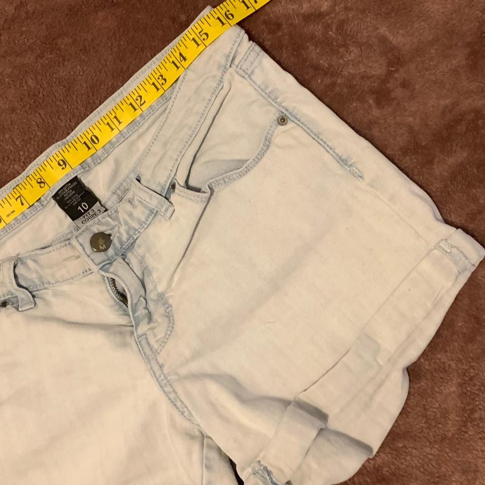 Light wash jean shorts - Size 10